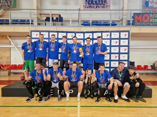 "Hustle Point" Molėtų rajono vyrų krepšinio čempionato B diviziono nugalėtojai svečiai iš Utenos "Utena"
